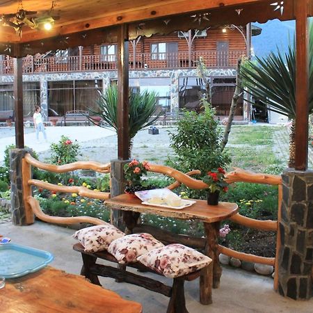 Абхазская Усадьба Hotel Gagra Exterior foto
