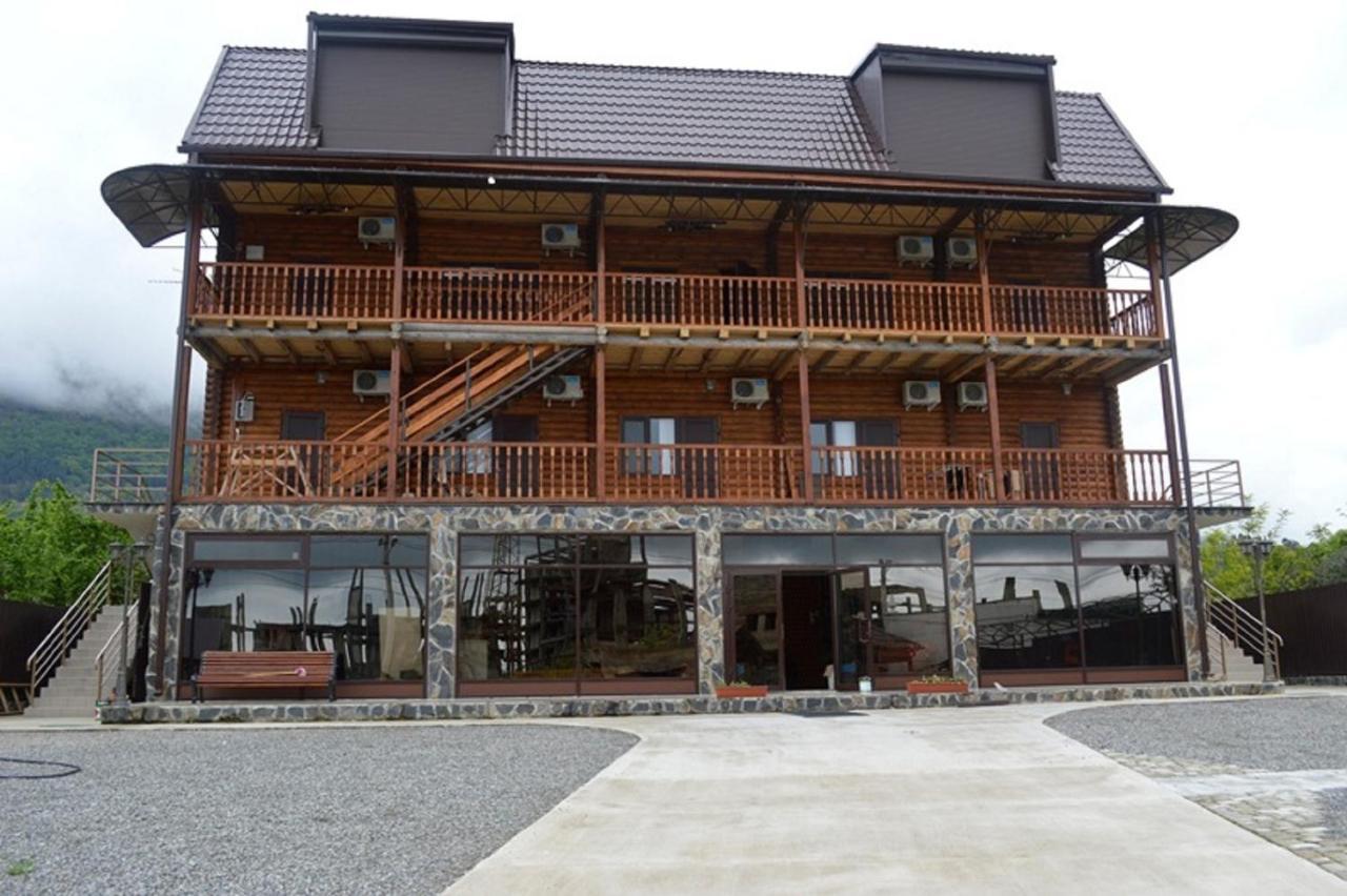 Абхазская Усадьба Hotel Gagra Exterior foto