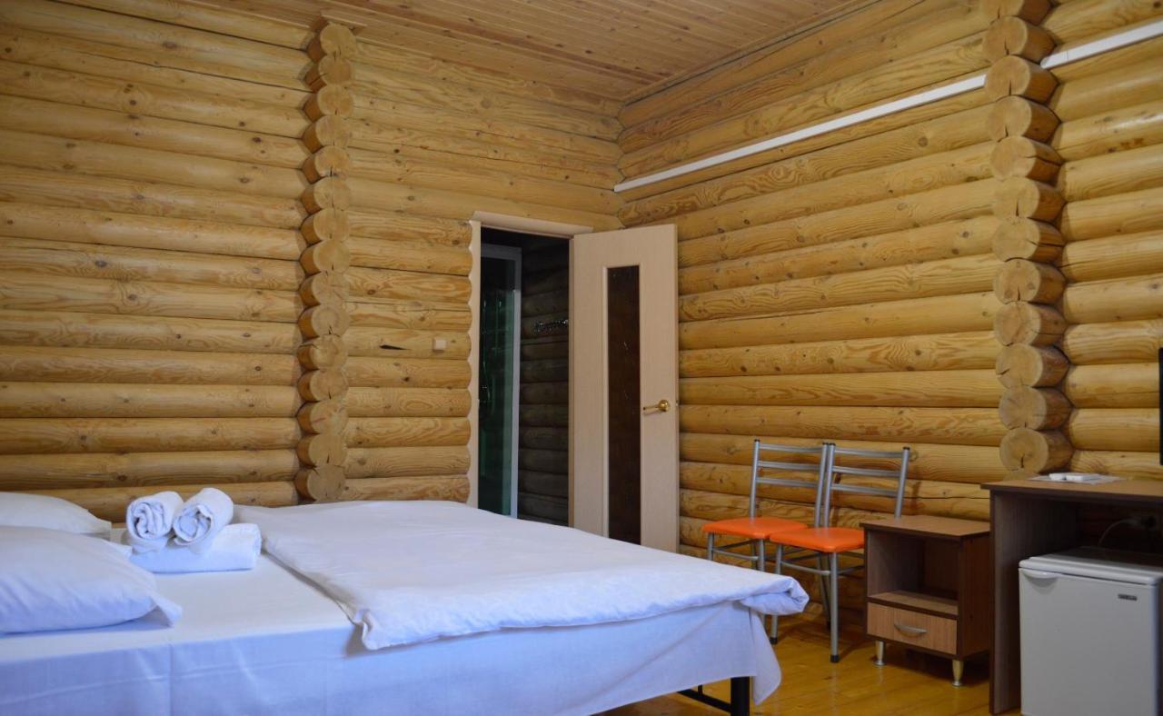 Абхазская Усадьба Hotel Gagra Exterior foto