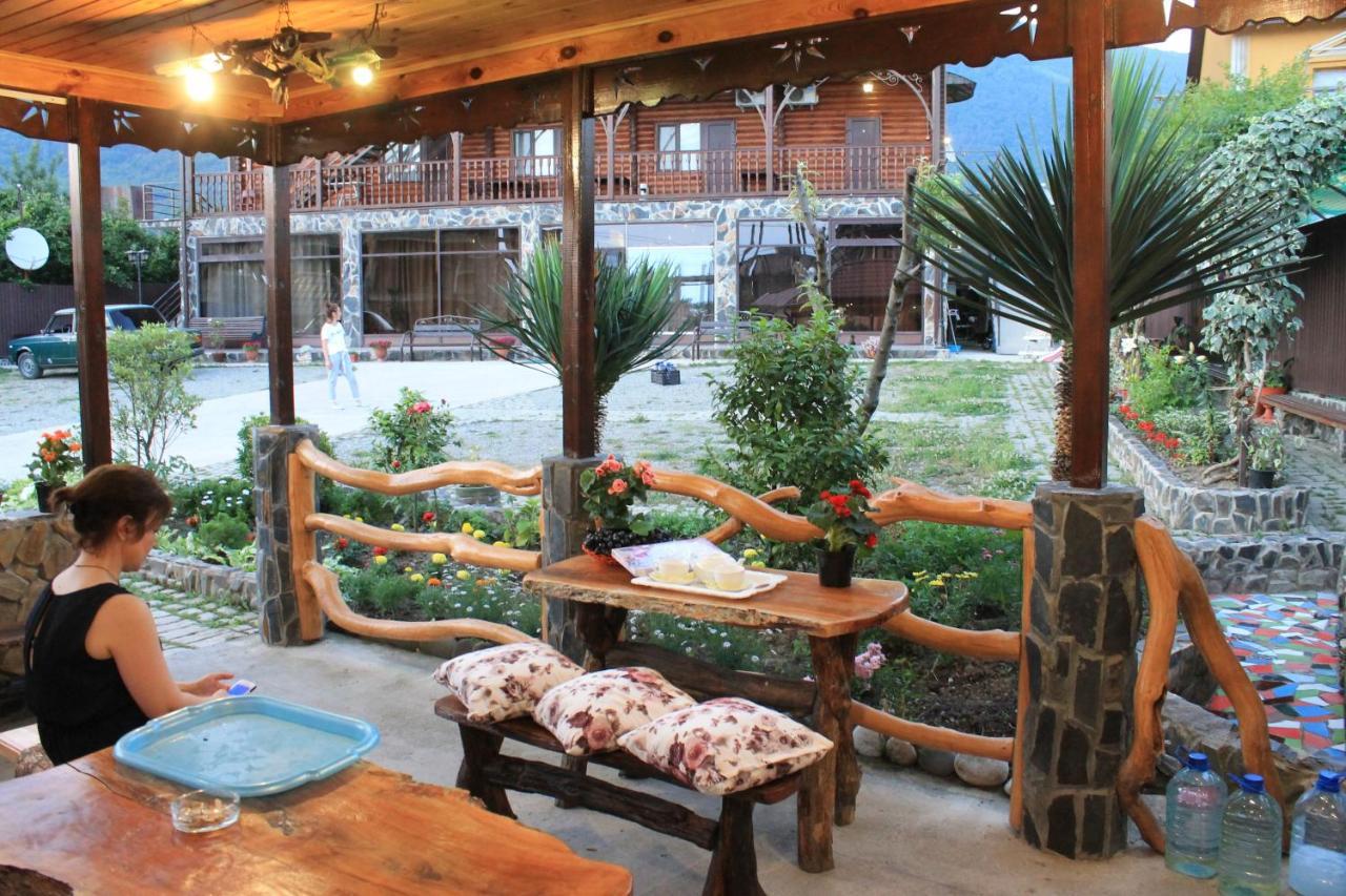 Абхазская Усадьба Hotel Gagra Exterior foto