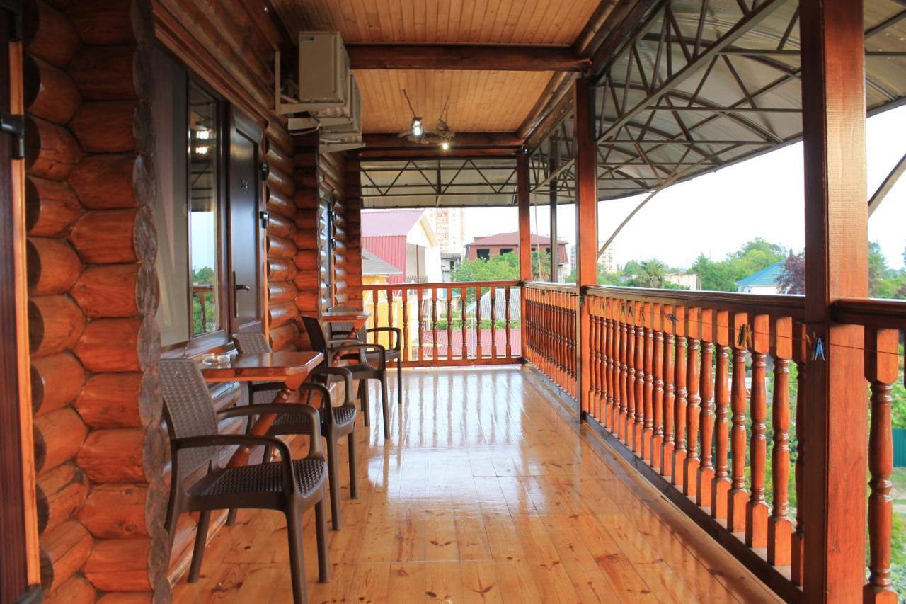 Абхазская Усадьба Hotel Gagra Exterior foto