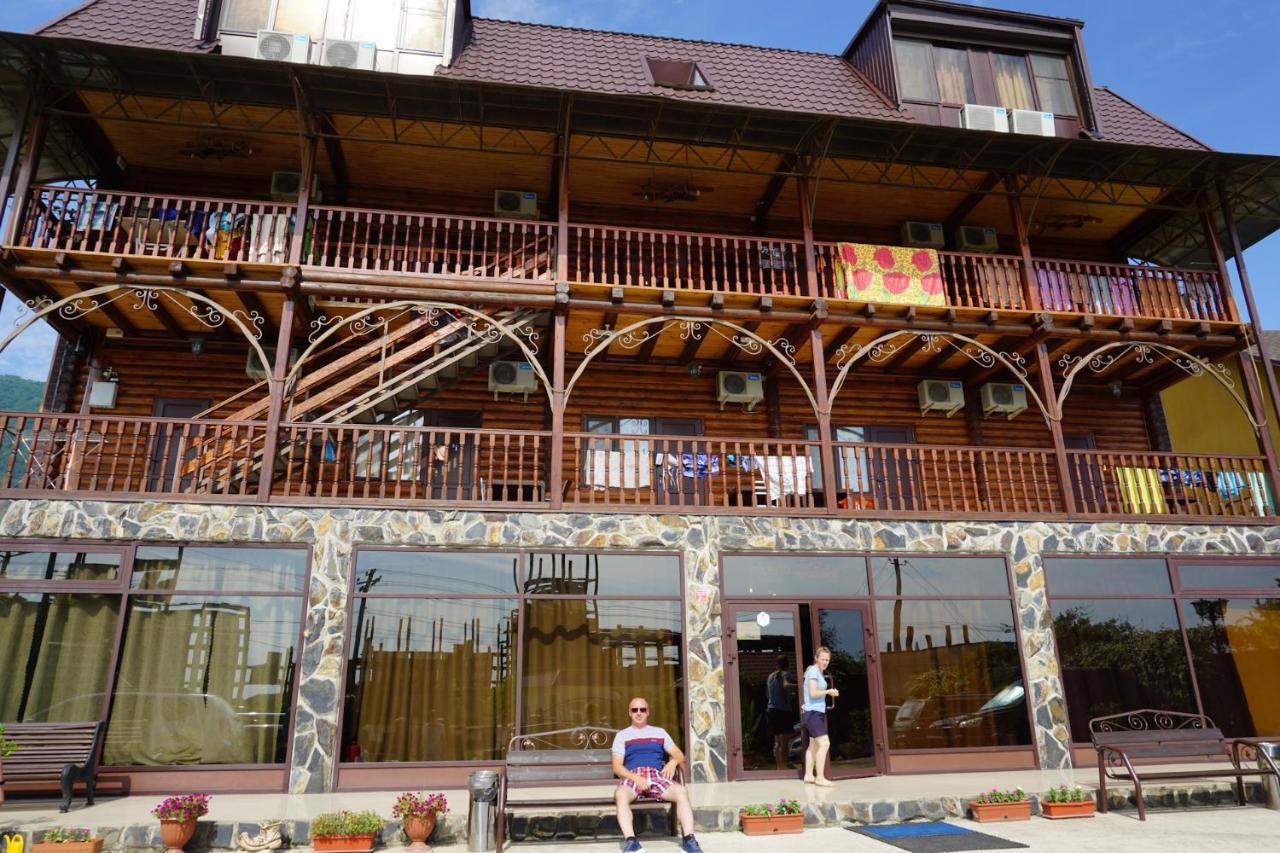 Абхазская Усадьба Hotel Gagra Exterior foto