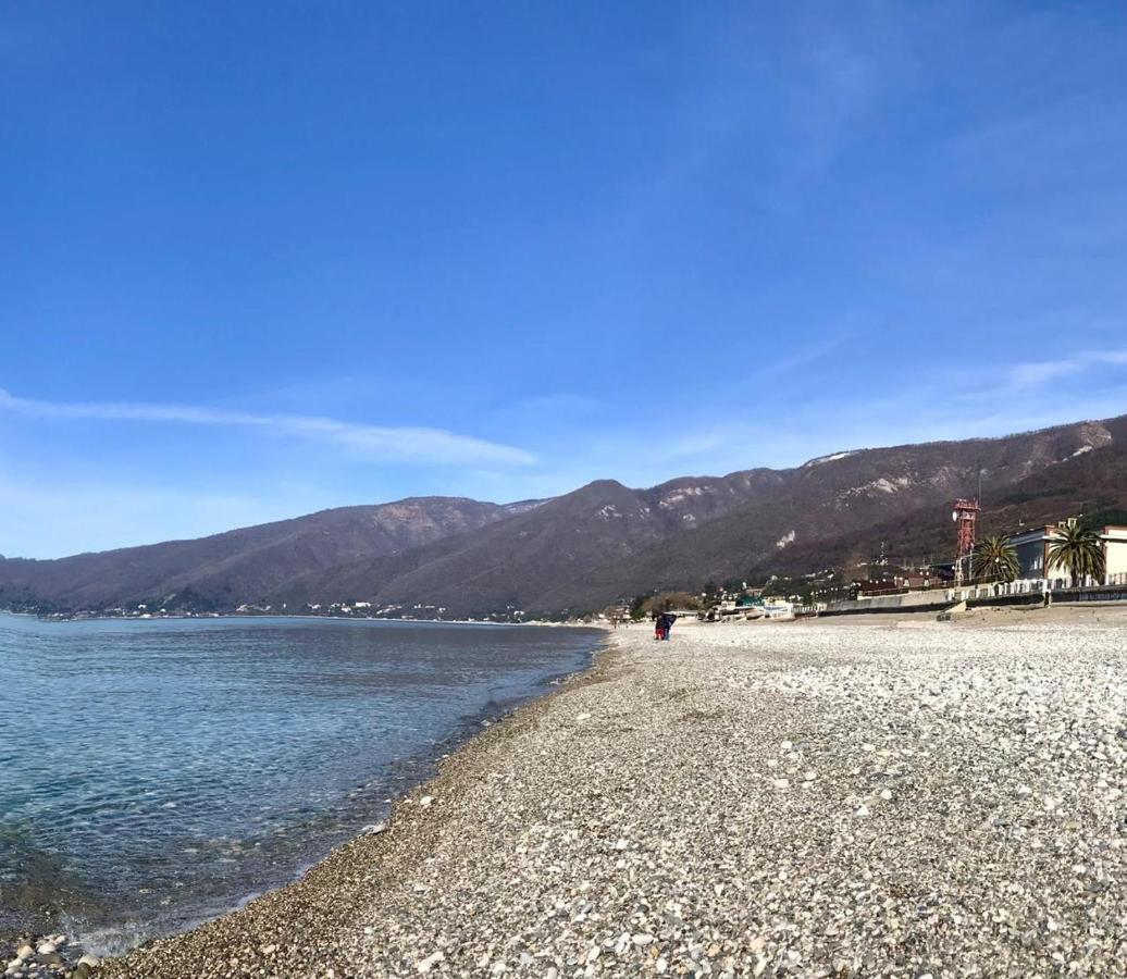 Абхазская Усадьба Hotel Gagra Exterior foto