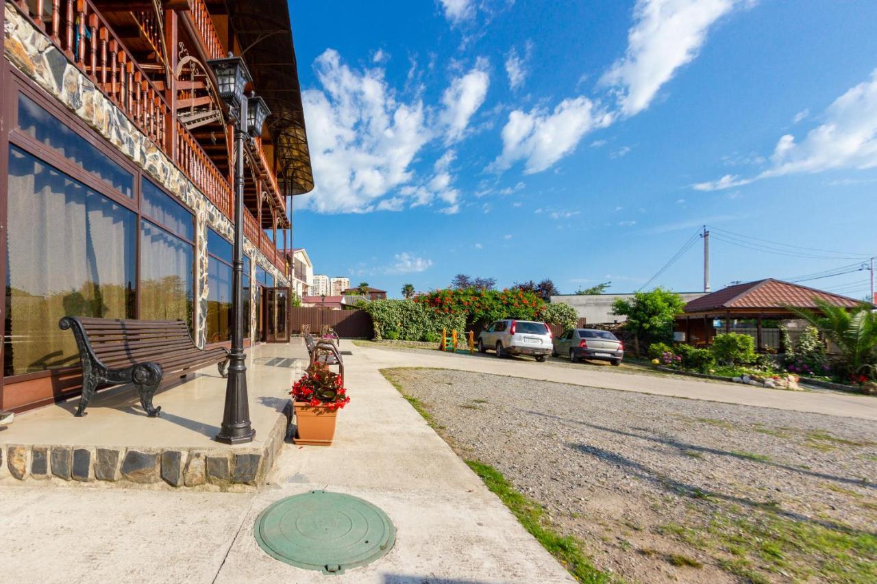 Абхазская Усадьба Hotel Gagra Exterior foto